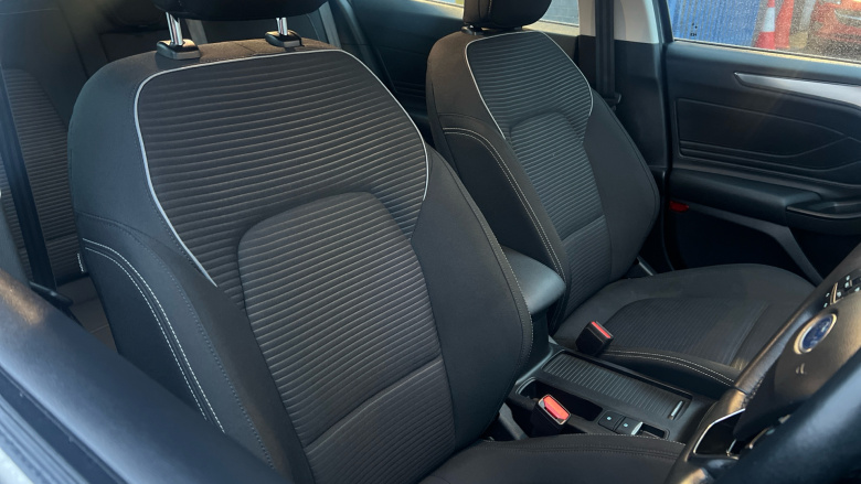 Ford Focus 1.0 EcoBoost Hybrid mHEV 125 Titanium Edition 5dr Petrol Hatchback